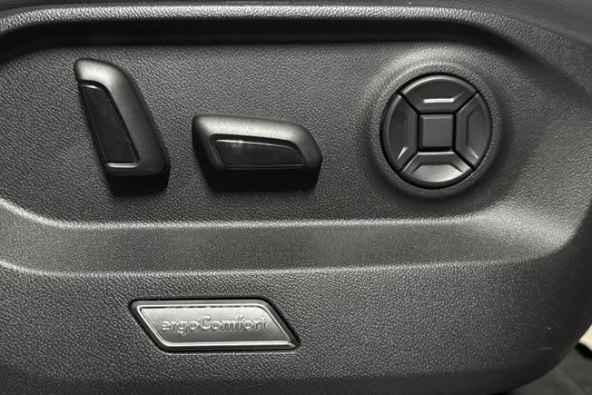 VOLKSWAGEN Touareg Photo 24
