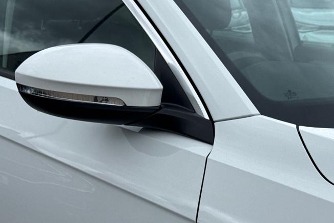 VOLKSWAGEN T-Roc Photo 20