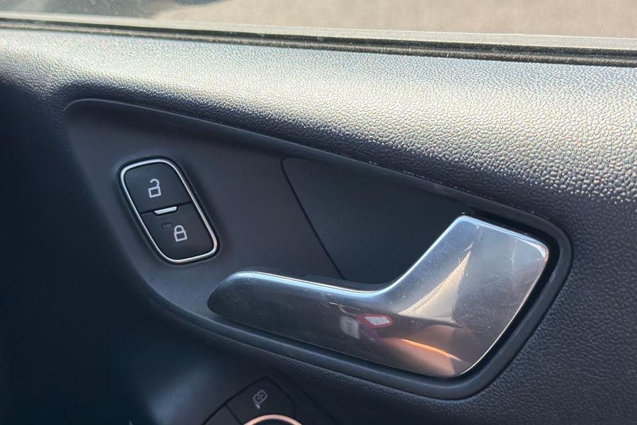 Ford FIESTA Photo autoimg-2c8be3df2ea00599ef603192098ebae79c3d6af8.jpg