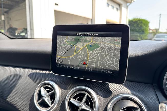 MERCEDES-BENZ A Class Photo 14