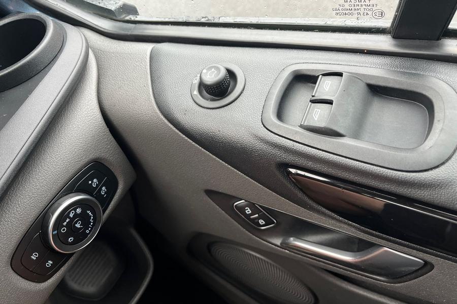 Ford TRANSIT CUSTOM Photo autoimg-2c934effe8177306d3d3942eb858b84328187821.jpg