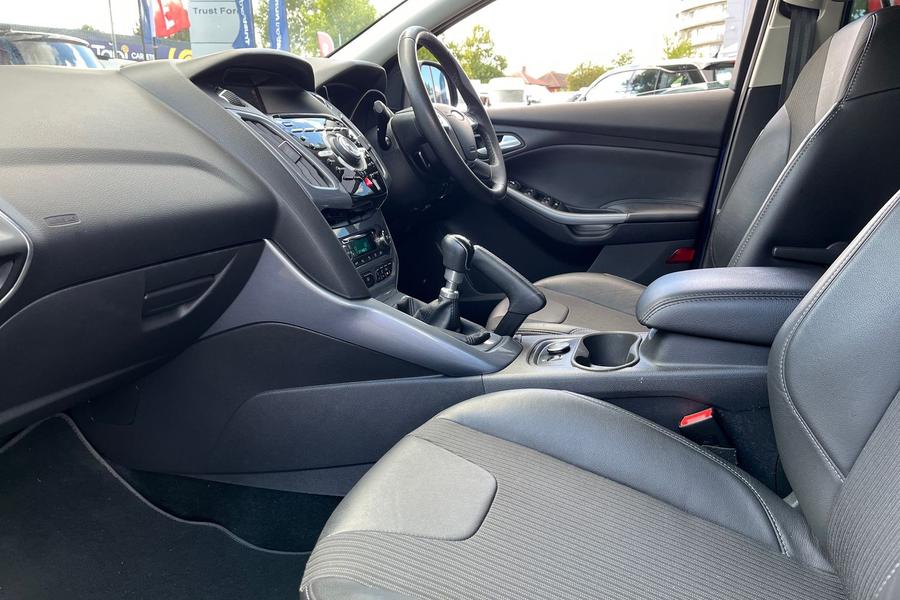 Ford FOCUS Photo autoimg-2c93fc69f5df063ea2a04b8ee0343aefde952507.jpg