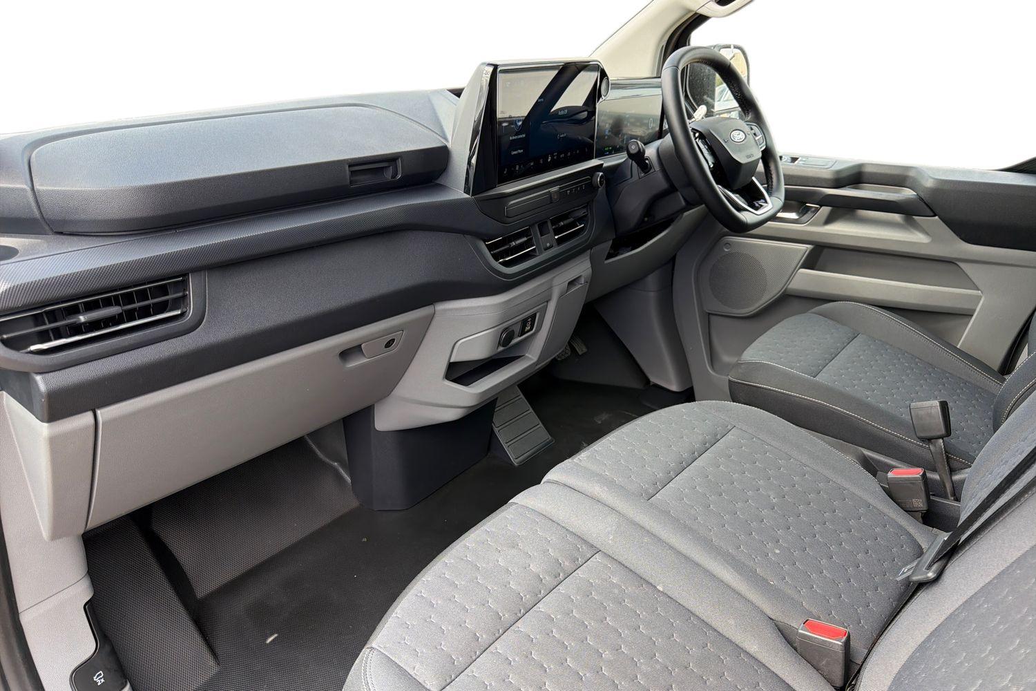 Ford E-TRANSIT CUSTOM Photo 2