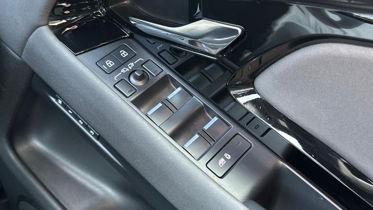 Used Land Rover Range Rover Evoque BP73NZB 25
