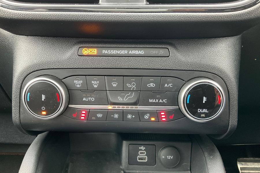 Ford KUGA Photo autoimg-2c9f445b2448f35edd2e6edaa62efbbe1406df5a.jpg