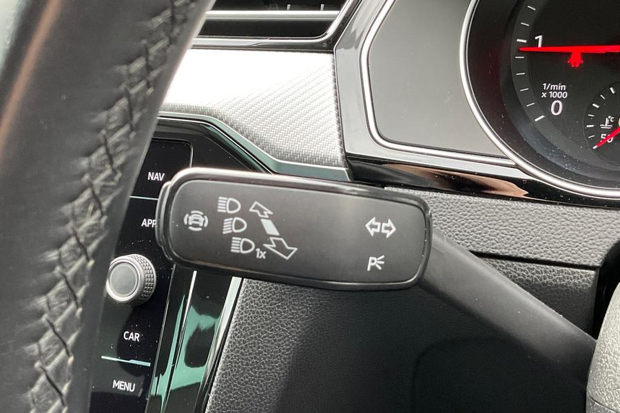 Volkswagen PASSAT Photo autoimg-2ca9023fc9bb887e7fc8a49749023199d2f2f370.jpg