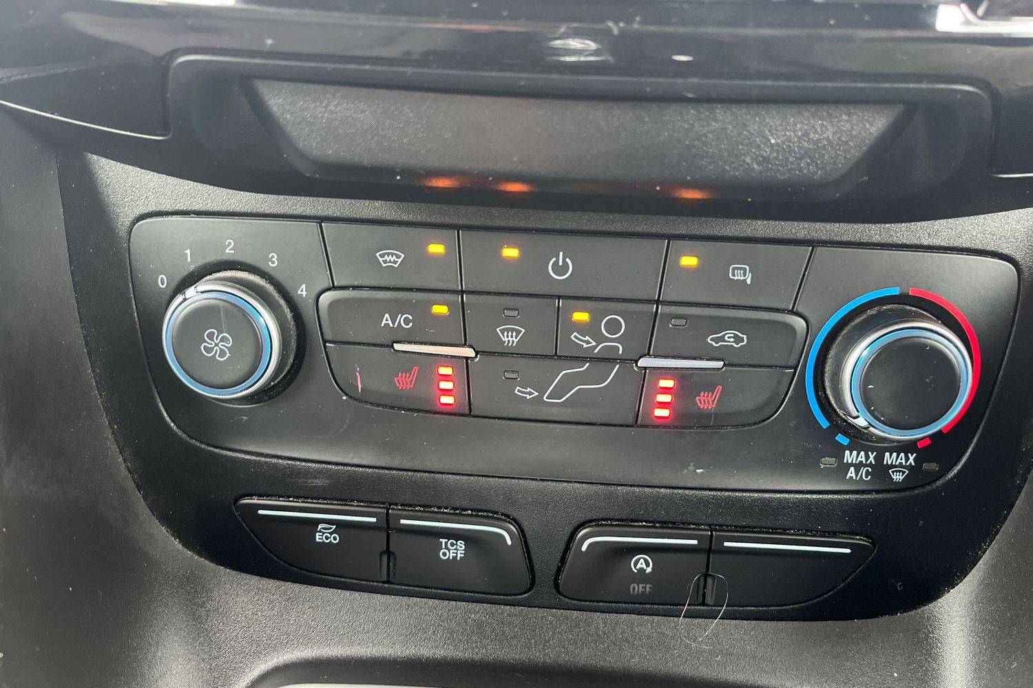 Ford TRANSIT CONNECT Photo 26