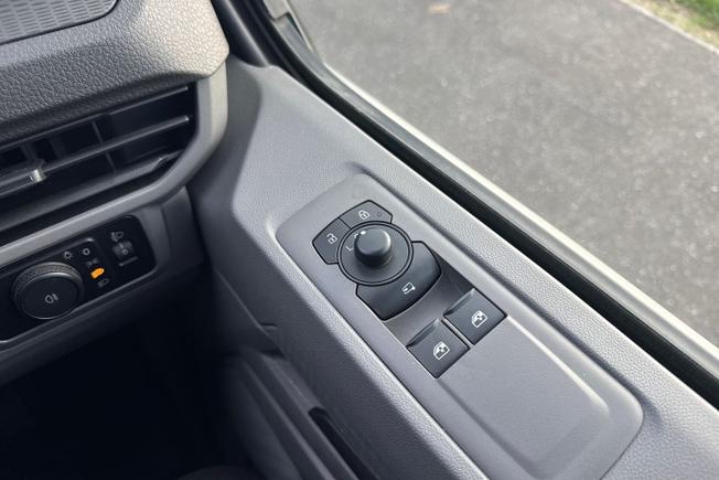 VOLKSWAGEN Transporter Photo 38