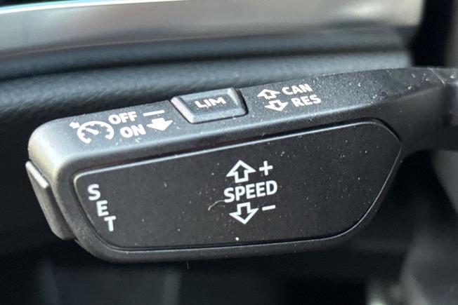 AUDI Q3 Photo 21