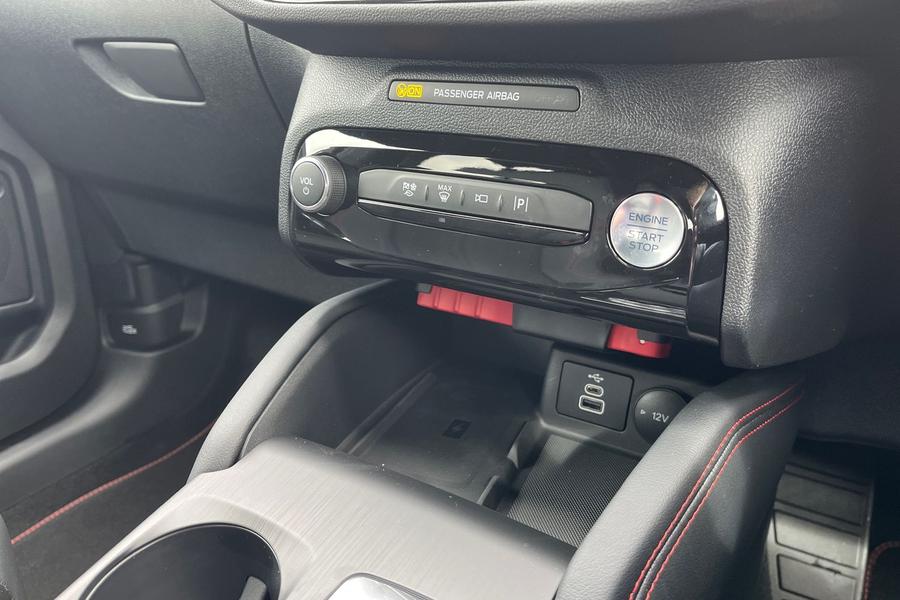 Ford KUGA Photo autoimg-2cc1fdb938f220bf6dd9ac05567f7e72ac2a1427.jpg