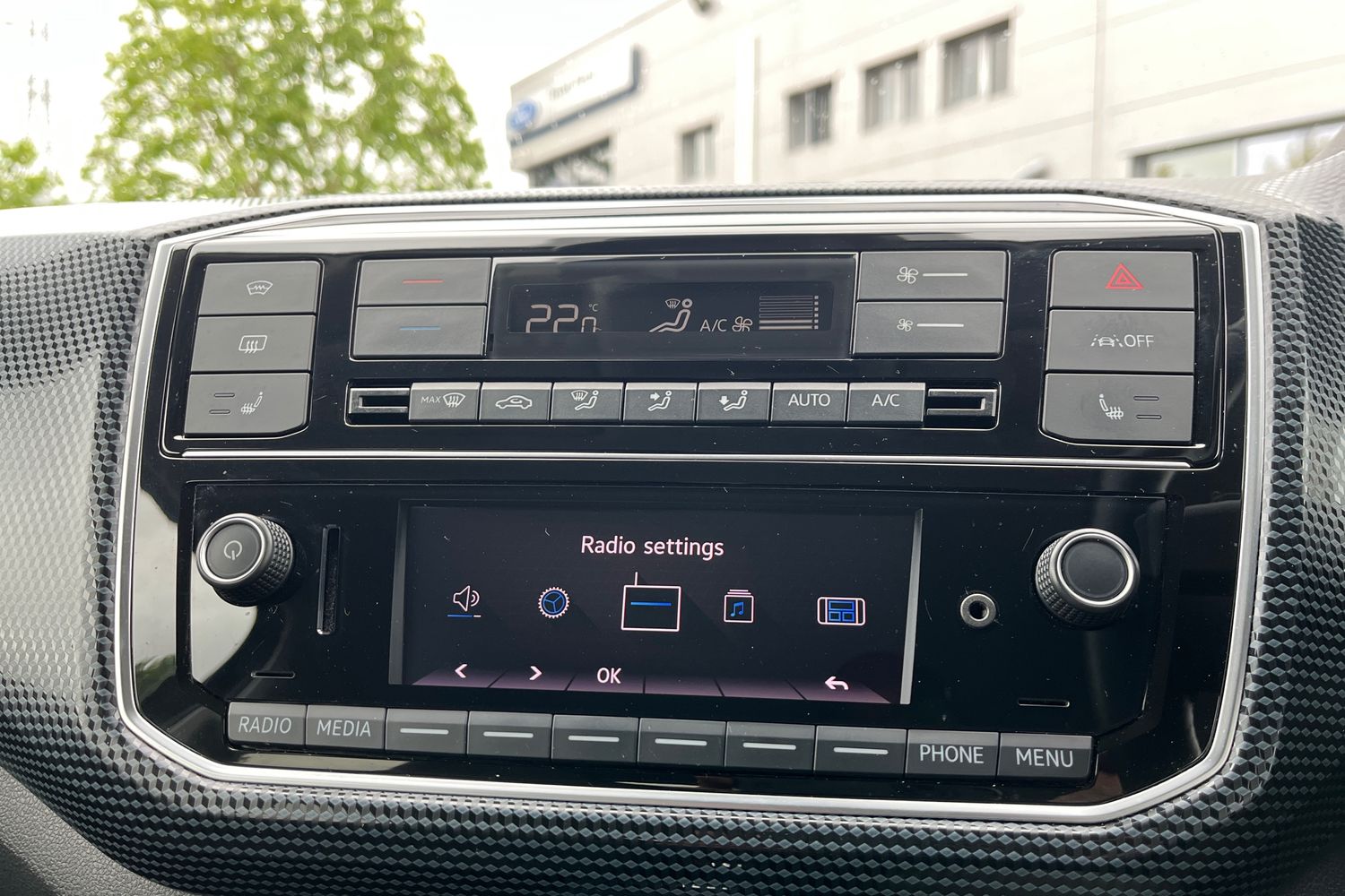 Volkswagen UP Photo 24