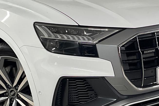 AUDI Q8 Photo 19