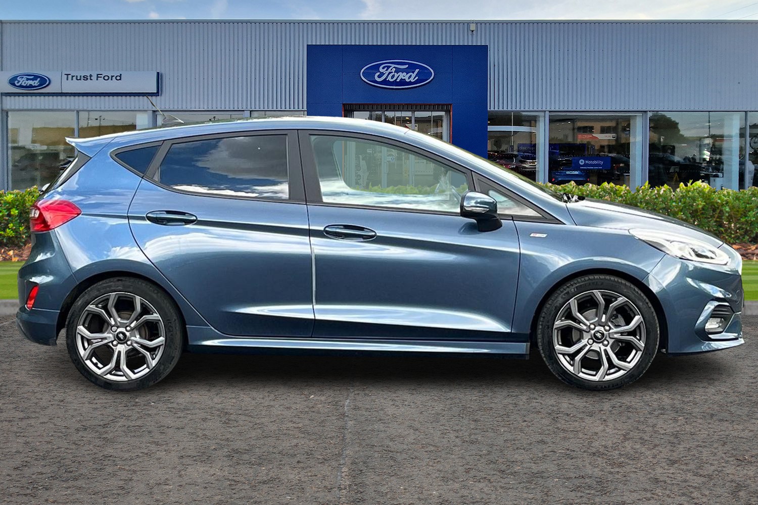 Ford FIESTA Photo 2