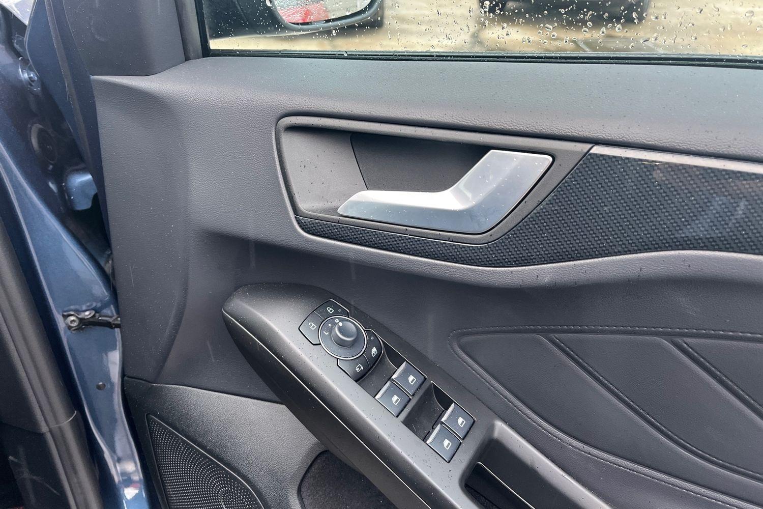 Ford FOCUS Photo 24