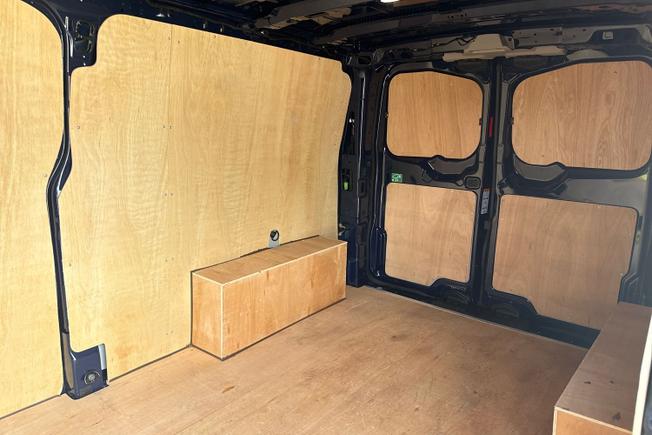 VOLKSWAGEN E-Transporter Photo 9