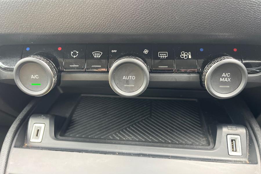 Citroen C4 Photo autoimg-2cfd316bf546d98ec57083d2b254d15497c36e6a.jpg