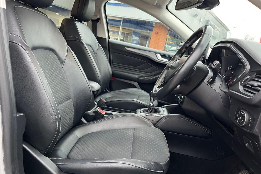 Ford Focus Photo autoimg-2d00b7593f546ef9ee4b44bf45a6d30c166754c4.jpg