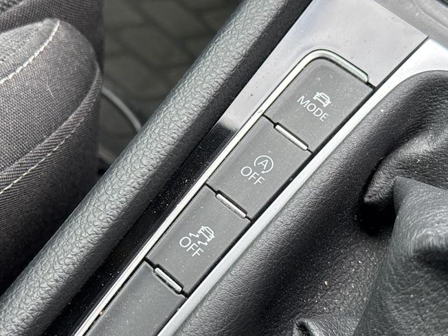 VOLKSWAGEN Golf Photo 28