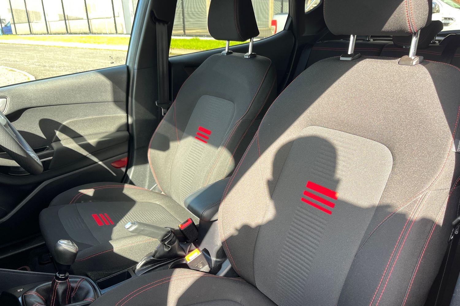 Ford FIESTA Photo 18