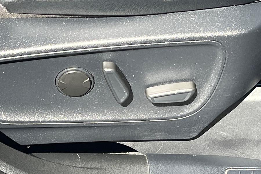 Ford Kuga Photo autoimg-2d0a2f0b5e50351b3051db673cde62520f94a720.jpg
