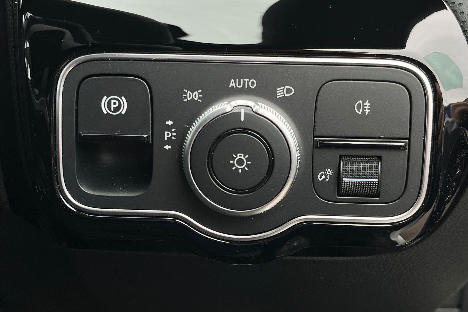 Mercedes-Benz CLA Photo 22