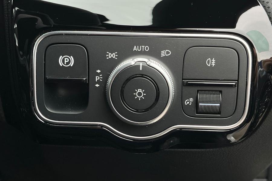 Mercedes-Benz CLA Photo autoimg-2d0baa6c8415fecbc82d6d722f8a82987c18cc6b.jpg