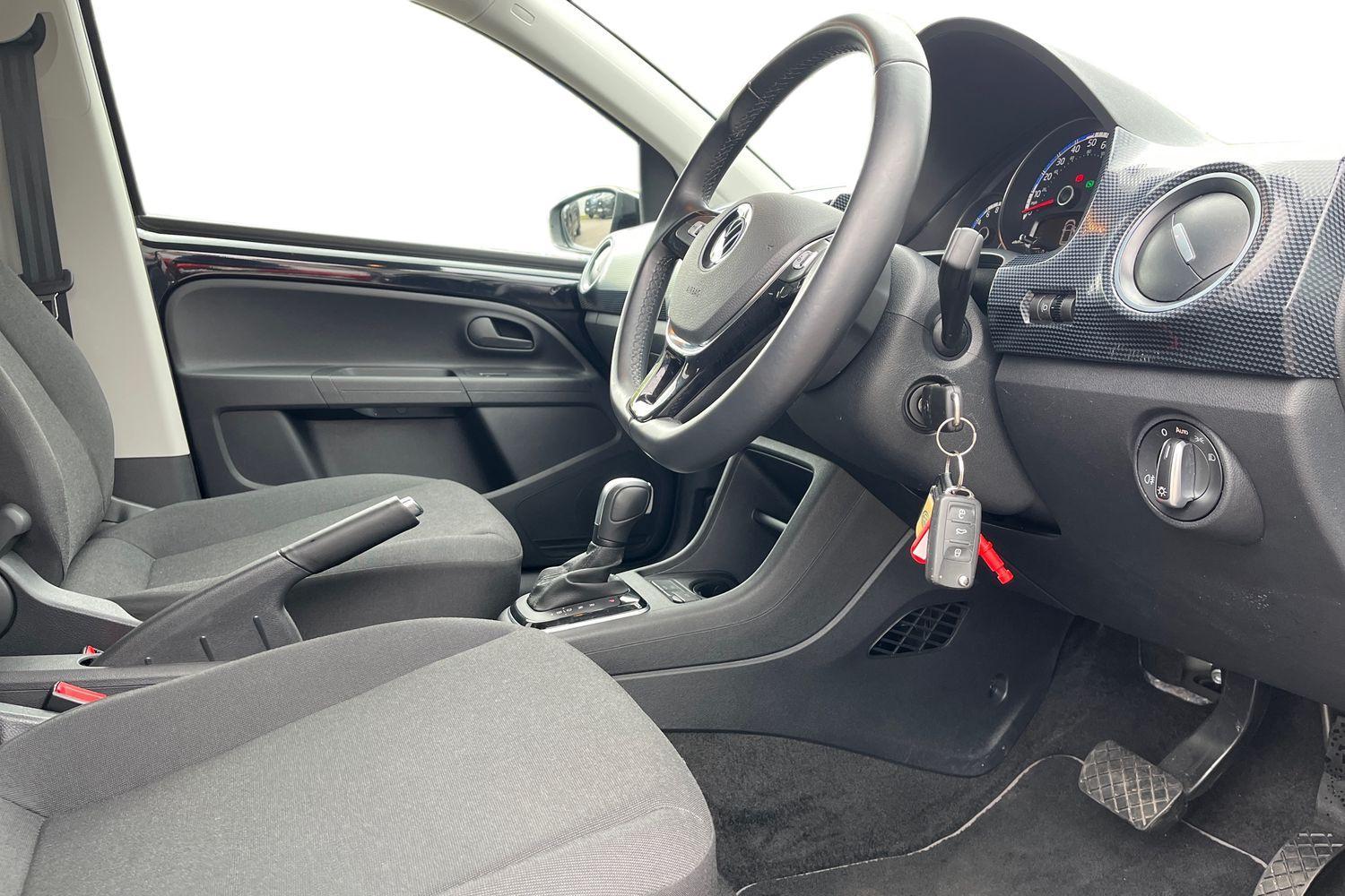 Volkswagen UP Photo 8