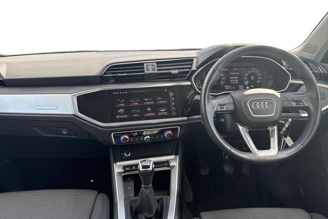 AUDI Q3 Photo 10