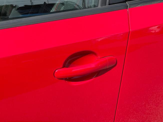 VOLKSWAGEN UP Photo 23