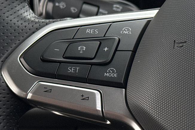 VOLKSWAGEN Tiguan Photo 16