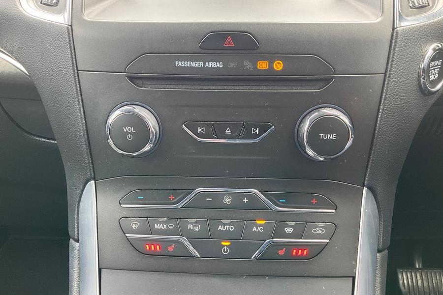 Ford S-MAX Photo autoimg-2d2df4bf21923aa7fa9969b9af94e181d536db8f.jpg
