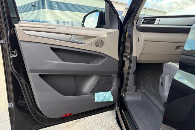 VOLKSWAGEN Multivan Photo 44