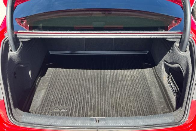 AUDI A4 Photo 12