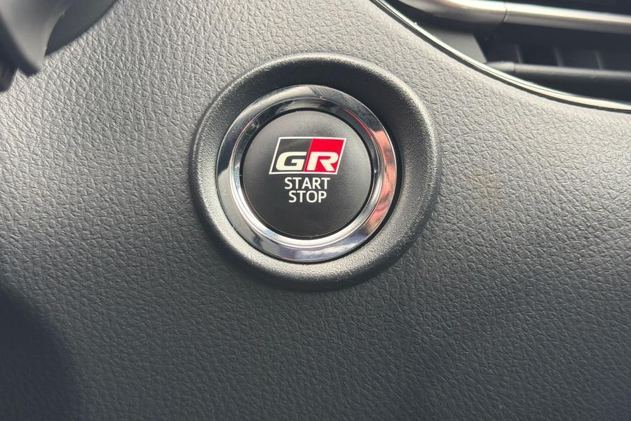 Toyota C-HR Photo autoimg-2d45f21361de7b838cfa1e2a50a77518b16d7115.jpg