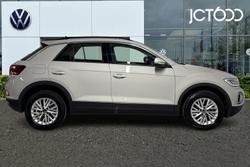 Volkswagen T-Roc Photo 4
