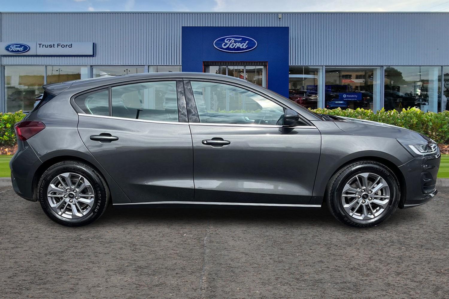 Ford Ford Focus Hatchback 1.0 EcoBoost Hybrid mHEV Titanium 5dr Photo 2