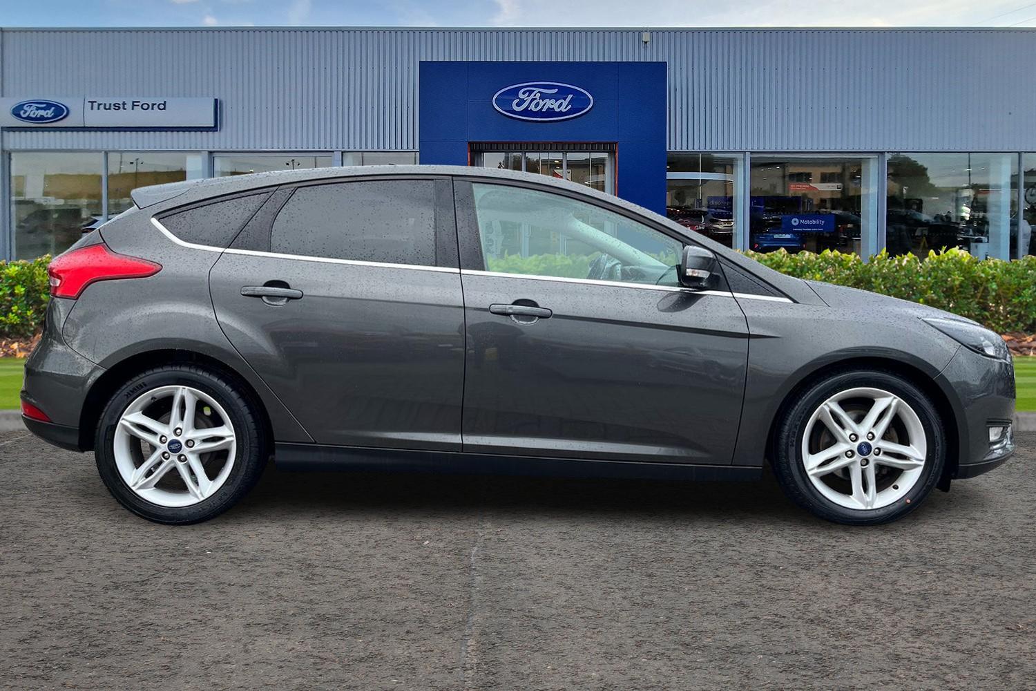 Ford Focus Photo 2