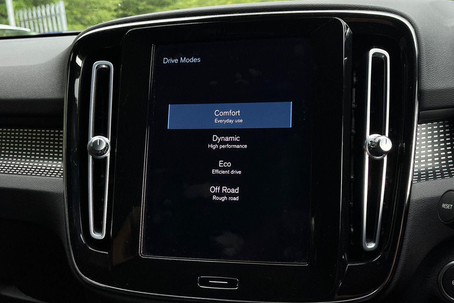 Volvo XC40 Photo 32