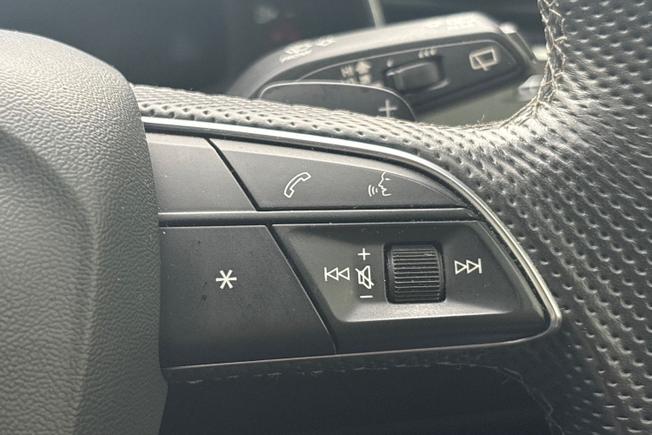 AUDI Q8 Photo 17
