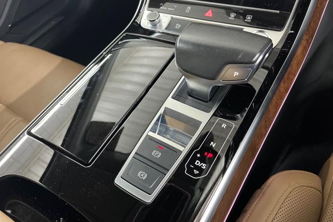 AUDI A8 Photo 23