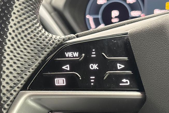 Audi Q4 Photo 16