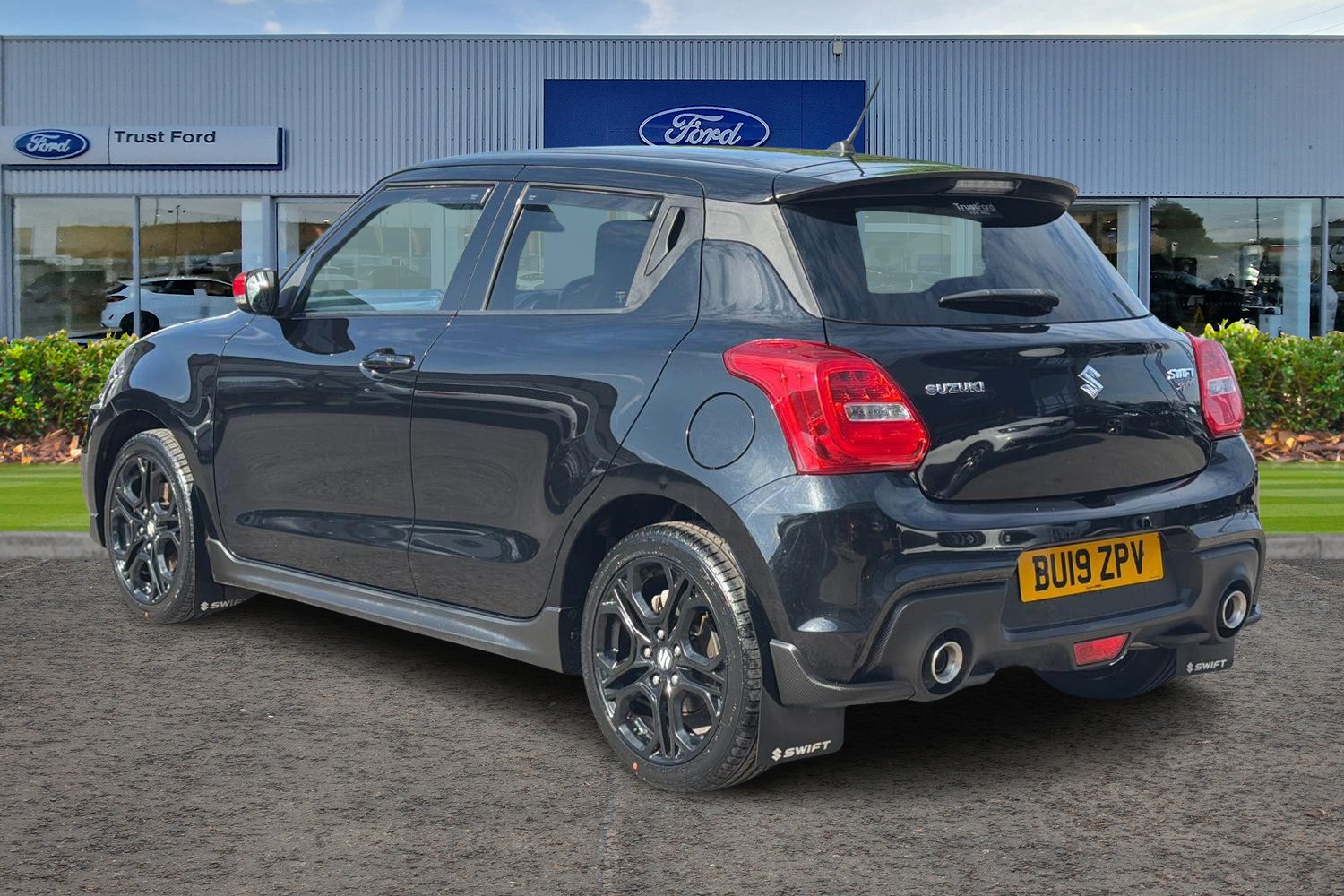 Suzuki SWIFT Photo 1