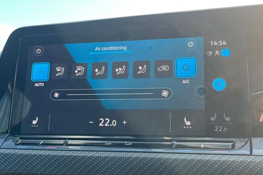 Volkswagen Golf Photo autoimg-2d7cc1a60c52d4f35193644ba12f2e854272c0ab.jpg