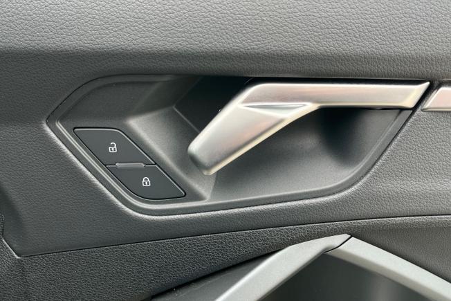AUDI Q3 Photo 45