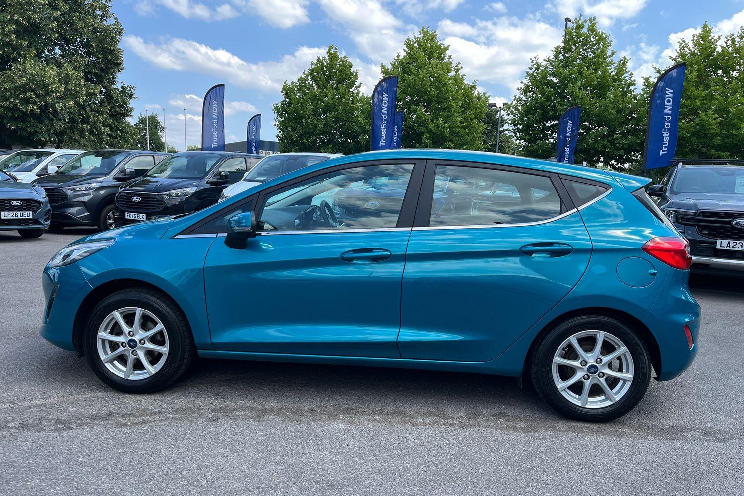 Ford FIESTA Photo 32