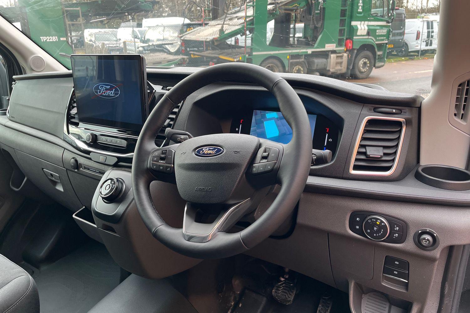 Ford E-TRANSIT Photo 13