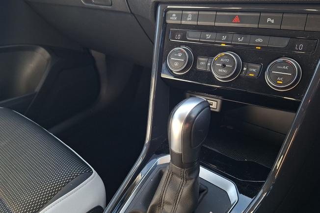 VOLKSWAGEN T-Roc Photo 22