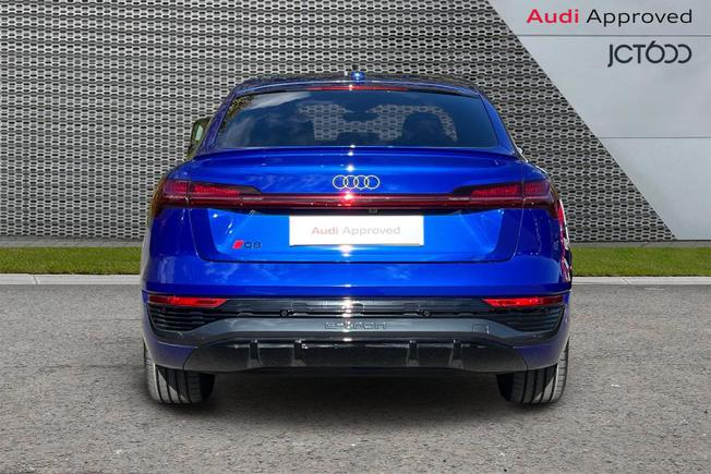 AUDI Q8 E-Tron Photo 7