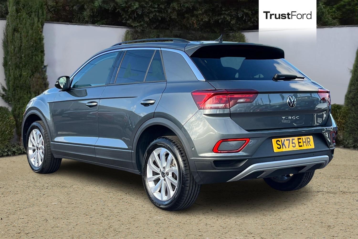 Volkswagen T-Roc Photo 1