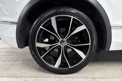 VOLKSWAGEN Tiguan Photo 5